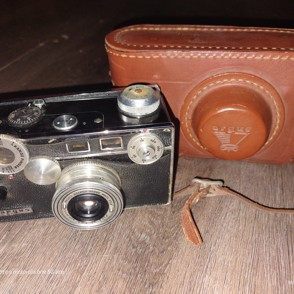Targus Vintage Black Camera with Brown Case